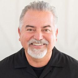 Leo Gomez
