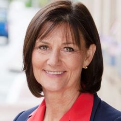 LuAnn Bennett