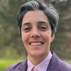 Leila Bozorg