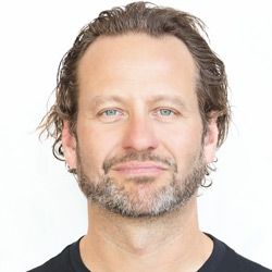 Elliot March
