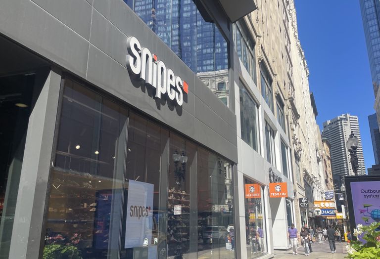 Snipes Washington Street location