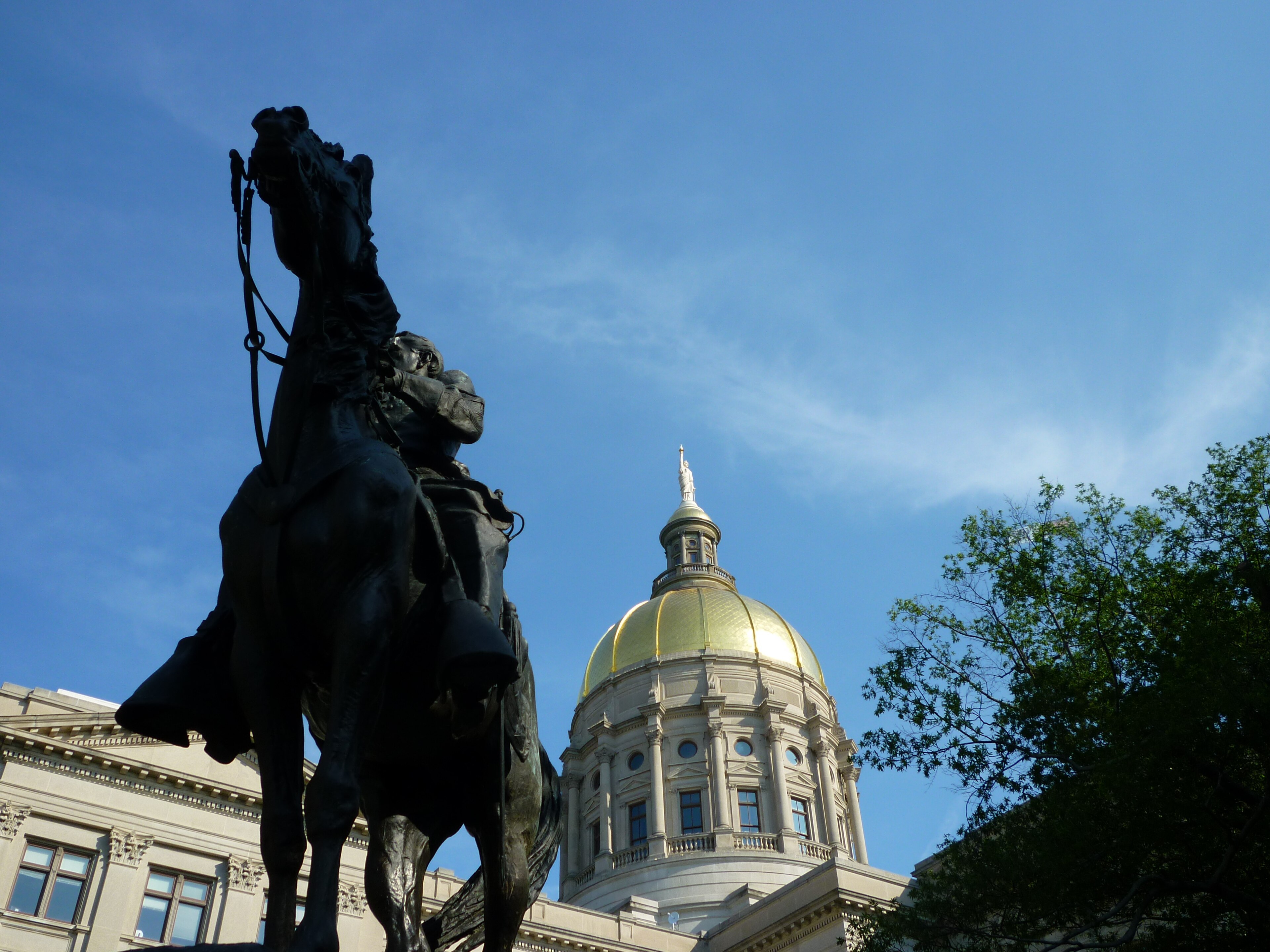 https://commons.wikimedia.org/wiki/File:Georgia_State_Capitol_dome_with_Gordon_statue.jpg