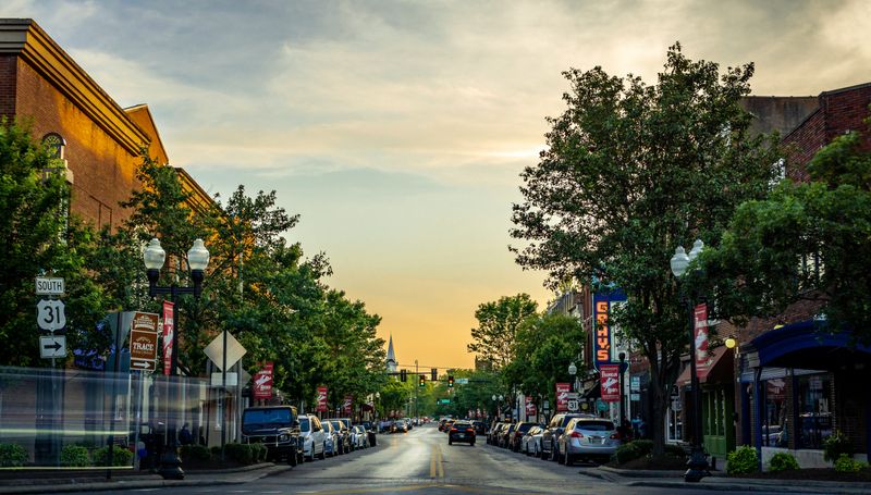 Beyond Nashville: Exploring CRE Opportunities in Knoxville, Franklin, and Chattanooga