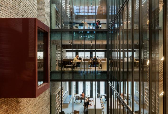 Central European University by O'Donnell + Tuomey (photograph by Tam Bujnovskzy)