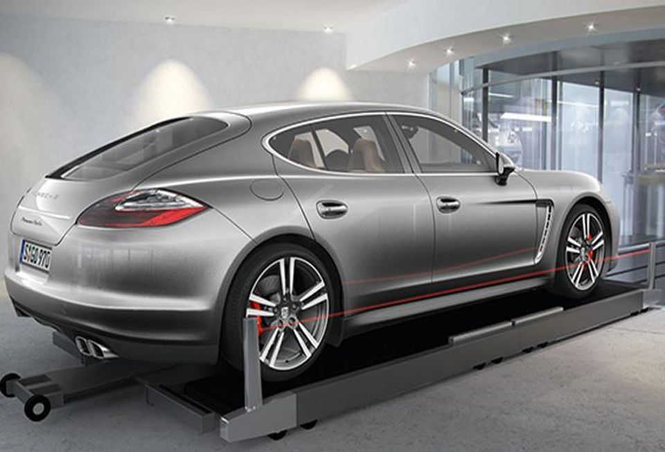 Porsche Design Tower's car elevator