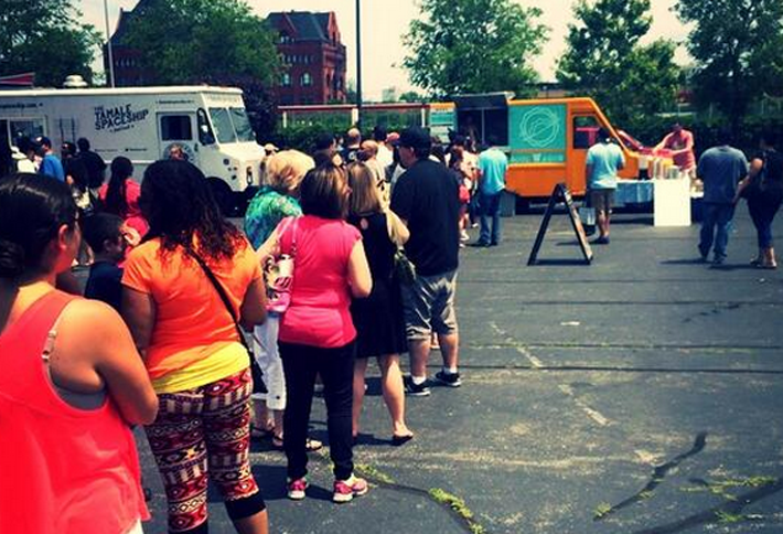 10 Chicago Food Trucks To Follow