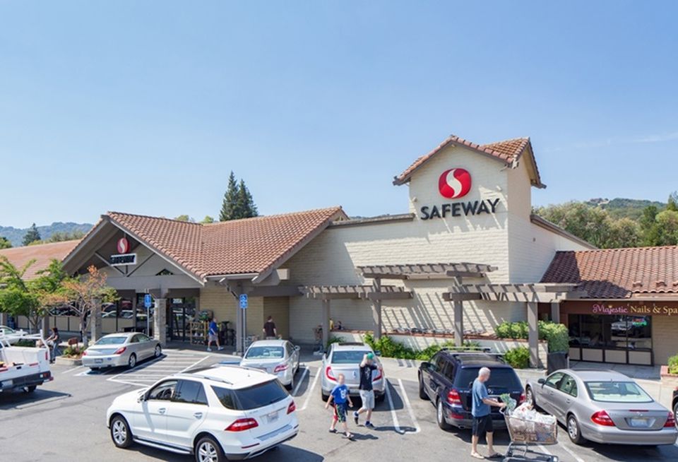 Alamo Plaza Shopping Center in Alamo, CA