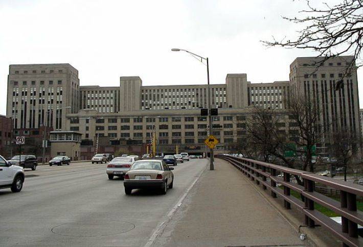 Bill Davies Won't Willingly Give Old Main Post Office To City