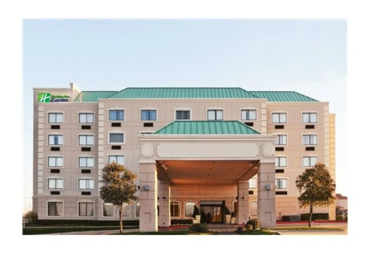 Marcus & Millichap sold Holiday Inn Express & Suites, a 74-room hotel at 21850 Interstate 635 in Mesquite.  Marcus & Millichap’s Chris Gomes, Joseph Jaques and Allan Miller represented the seller, a limited liability company. Gomes and Miller represented the buyer, also a limited liability company. 