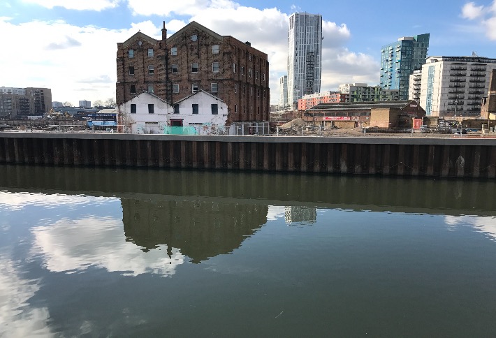 London Is On The Road To Becoming A Smart City, But E-Commerce Struggles To Find Its Place 