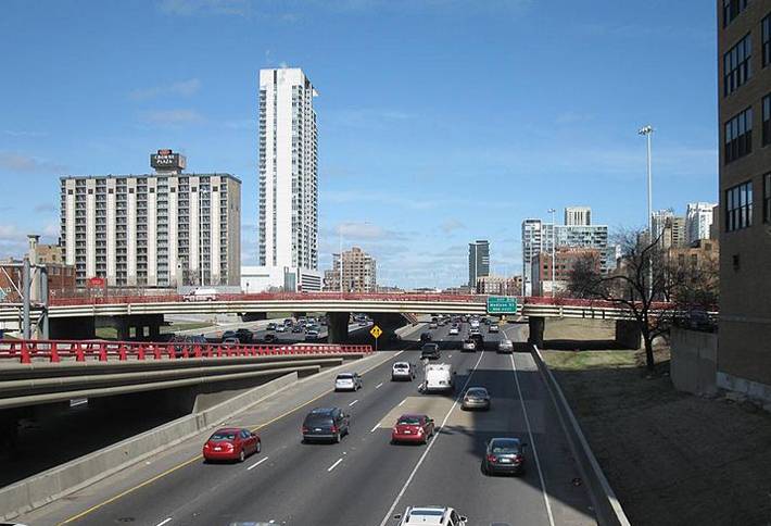 Fifield Taps Students for Ideas to Cap the Kennedy Expressway