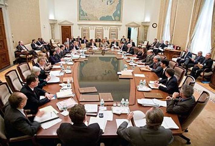 Fed Minutes Reveal Raising Rates Still on Table 