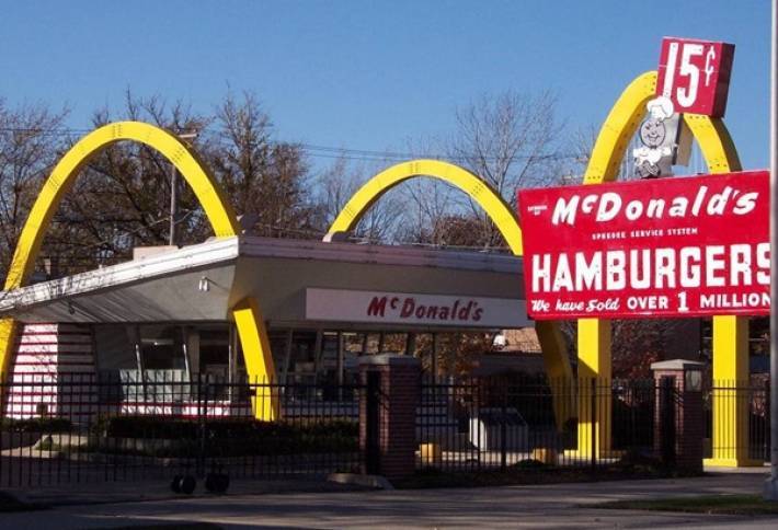 Hedge Fund Manager Larry Robbins Sells Company's Stake in McDonald's