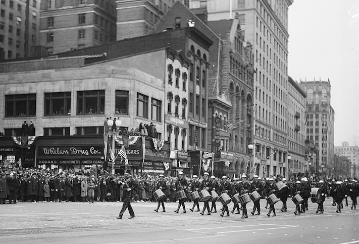 President Franklin D. Roosevelt's 1933 inaugural parade along Pennsylvania Avenue President Roosevelt's 1933 inaugural parade along Pennsylvania Avenue