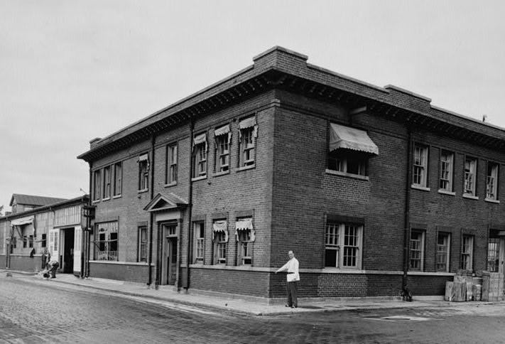 A 1933 photo of the Washington Navy Yard's Building 142, used for the research of radio technology A 1933 photo of the Washington Navy Yard's Building 142, used for the research of radio technology