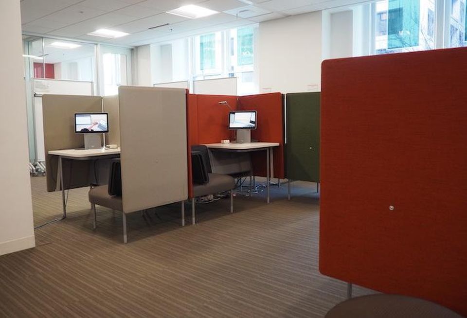 Multiple office vendors provided the GSA with modular cubicles for workers to use and reconfigure