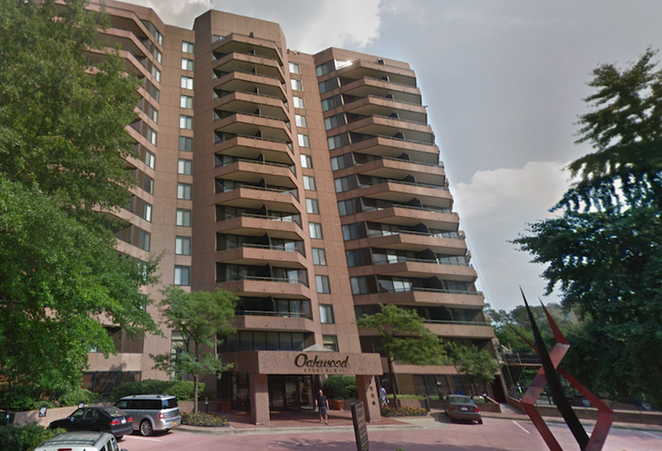 The Oakwood Arlington apartment building at 1550 Clarendon Blvd.