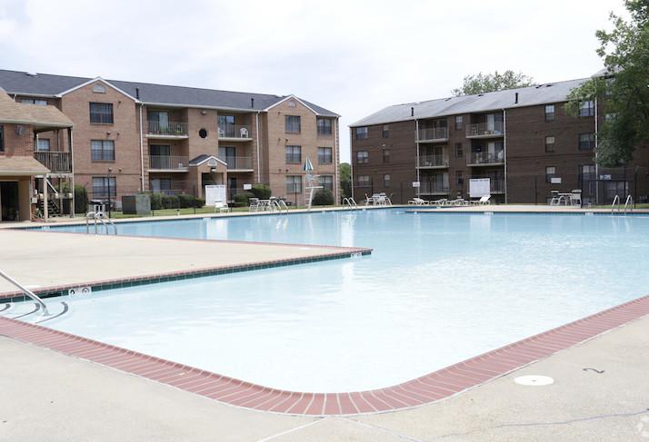 The outdoor swimming pool at the Dale Forest apartment community in Woodbridge. 