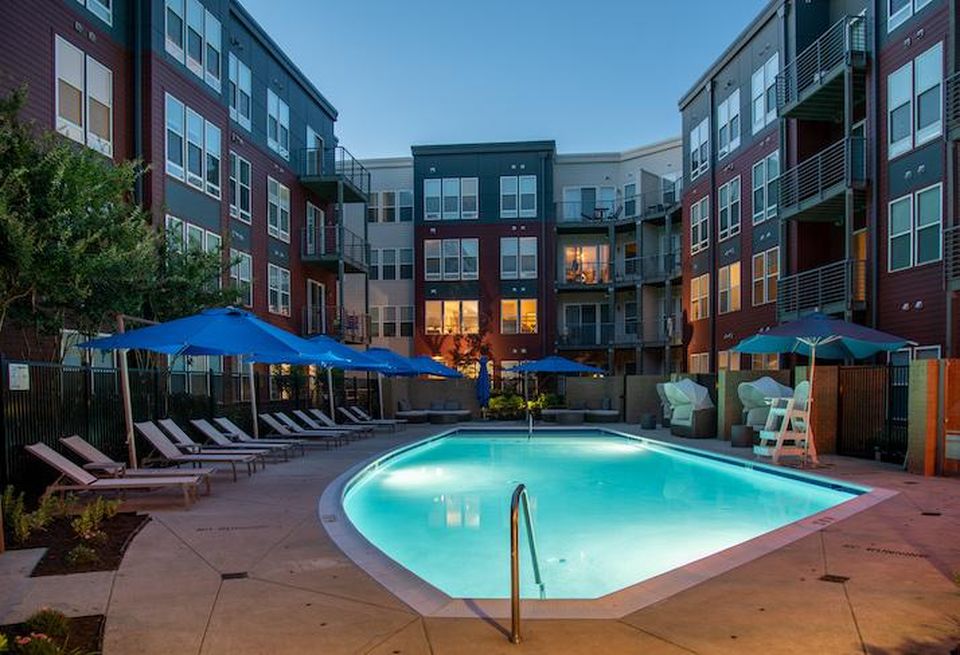 The Shelby apartment community at 6200 North Kings Highway in Alexandria.