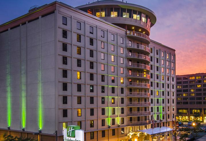 Holiday Inn Gets New Look And Crab Cakes