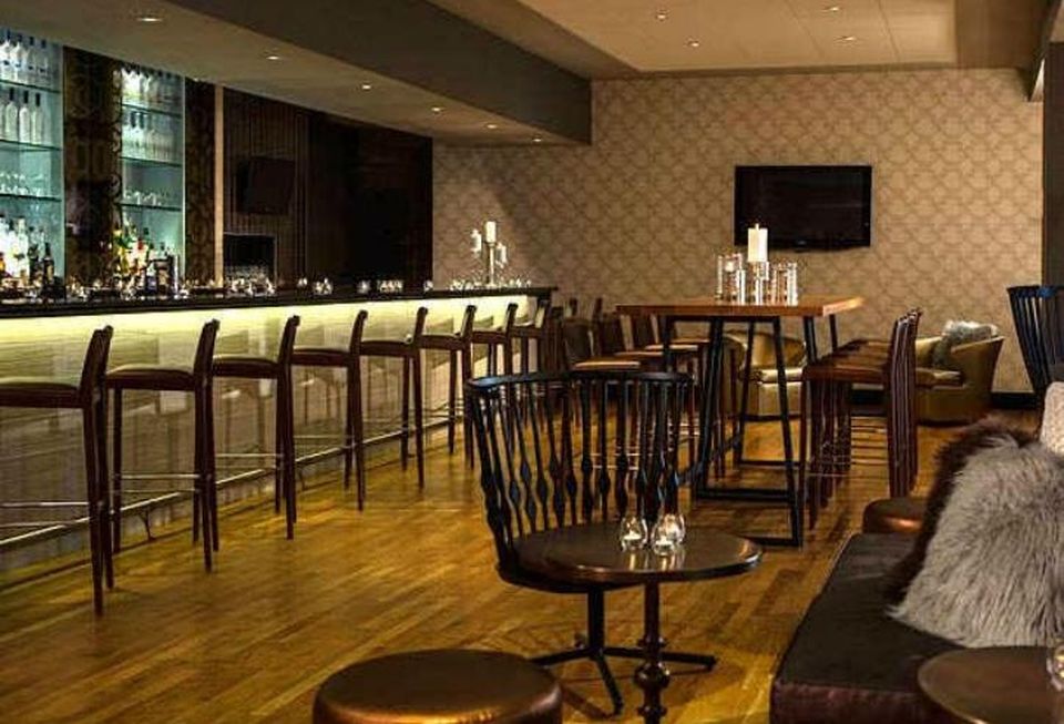 R Bar at the Renaissance Chicago O'Hare Suites Hotel