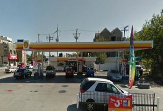 The owner of this Wicker Park Shell at North and Ashland Avenues in Chicago wants to replace it with an eight-story hotel.