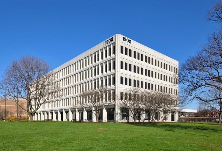 1900 Spring Road, Oak Brook, Illinois