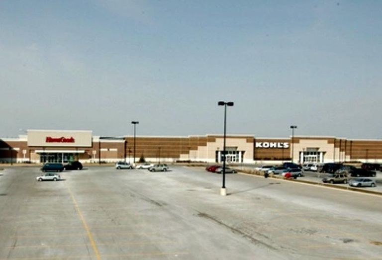 Woodscreek Commons, Algonquin, IL faces an uncertain future after Rubloff missed a $29M mortgage payment.