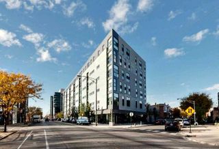 L Logan Square, Chicago