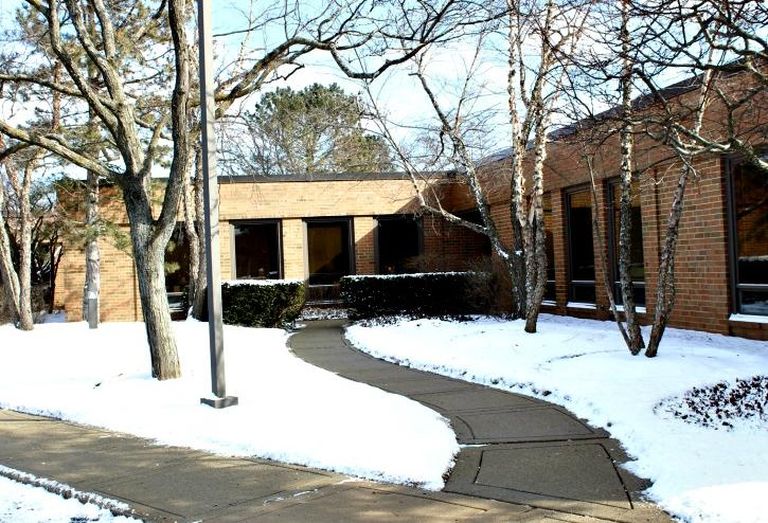 2231 Lakeside Drive, Bannockburn, IL
