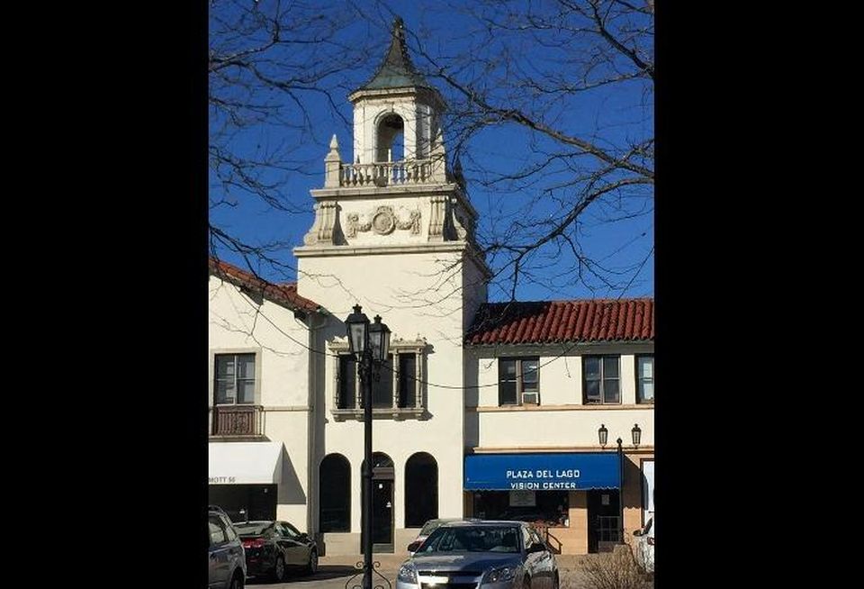 Plaza del Lago, Wilmette, Illinois