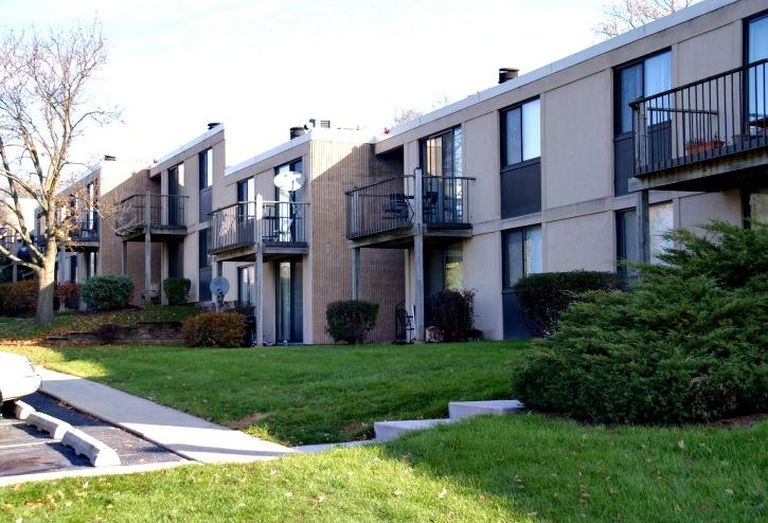 Woodland Ridge Apartments, Woodridge, Illinois