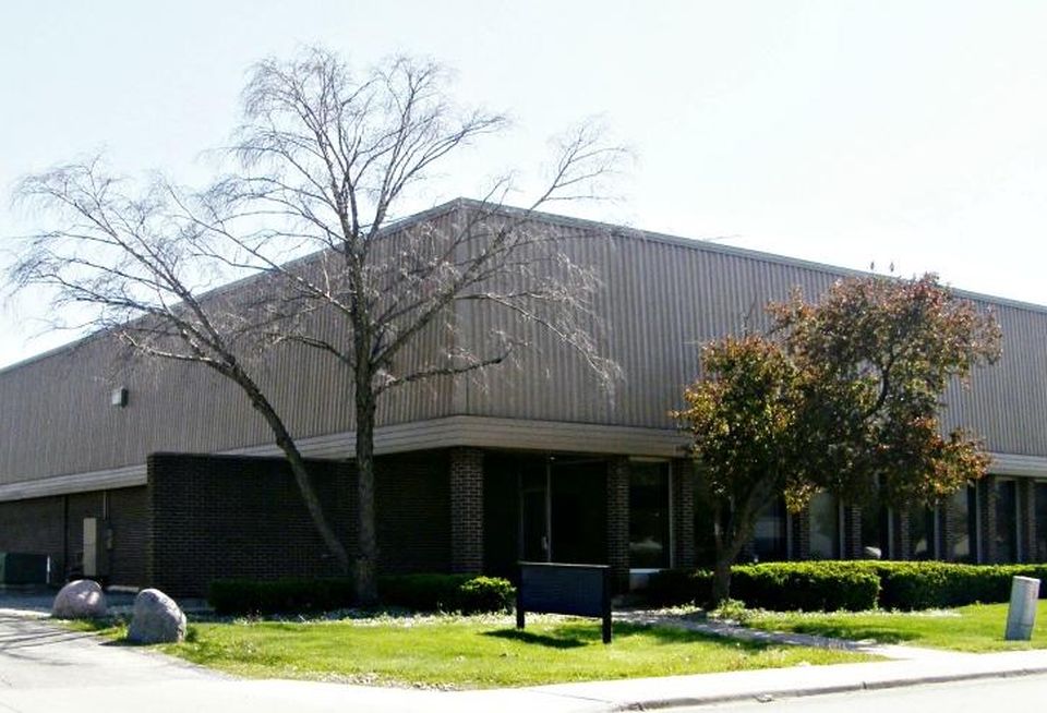 925-1065 Chase Avenue in Elk Grove Village