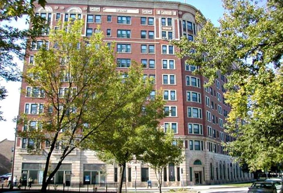 An apartment building at 7100 South Shore Drive, Chicago
