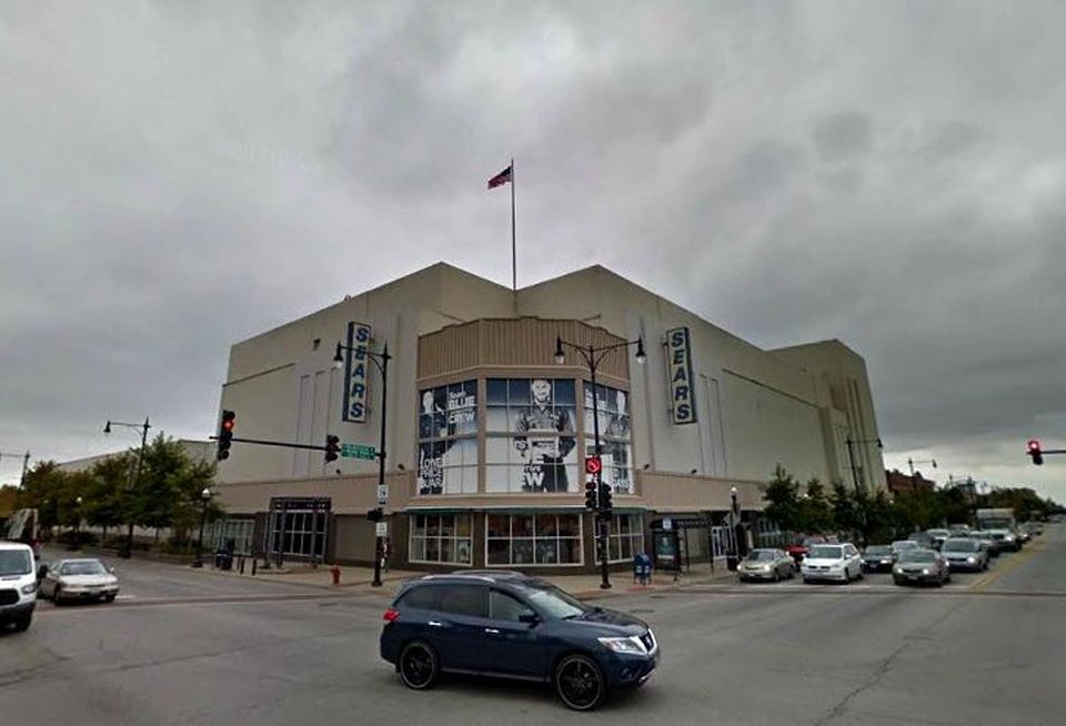 Chicago retail real estate, Sears Troubles