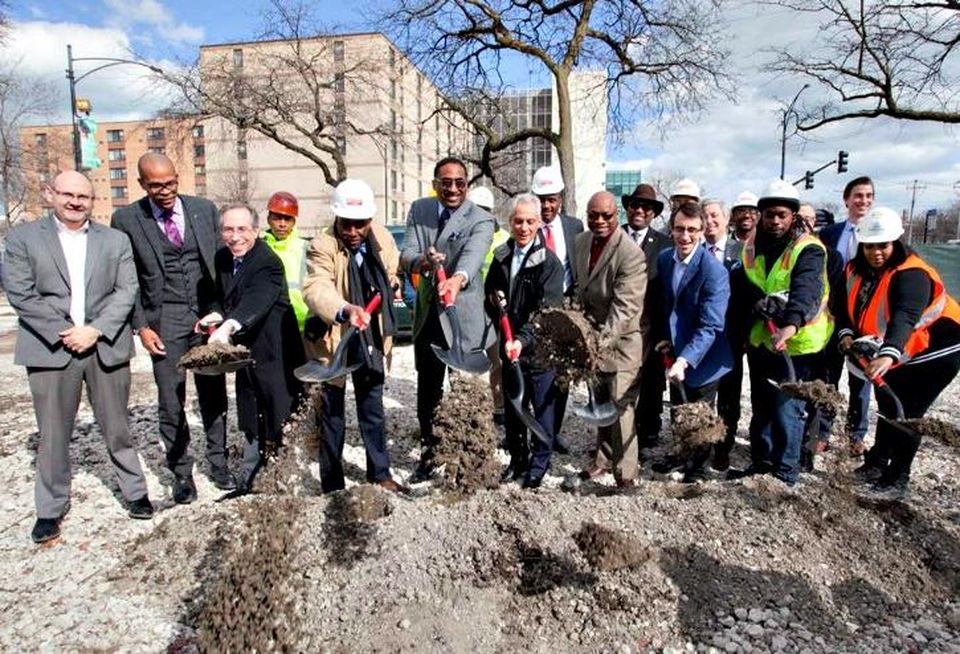 Mayor Rahm Emanuel and dignitaries at the groundbreaking of a Jewel-Osco supermarket in Woodlawn.