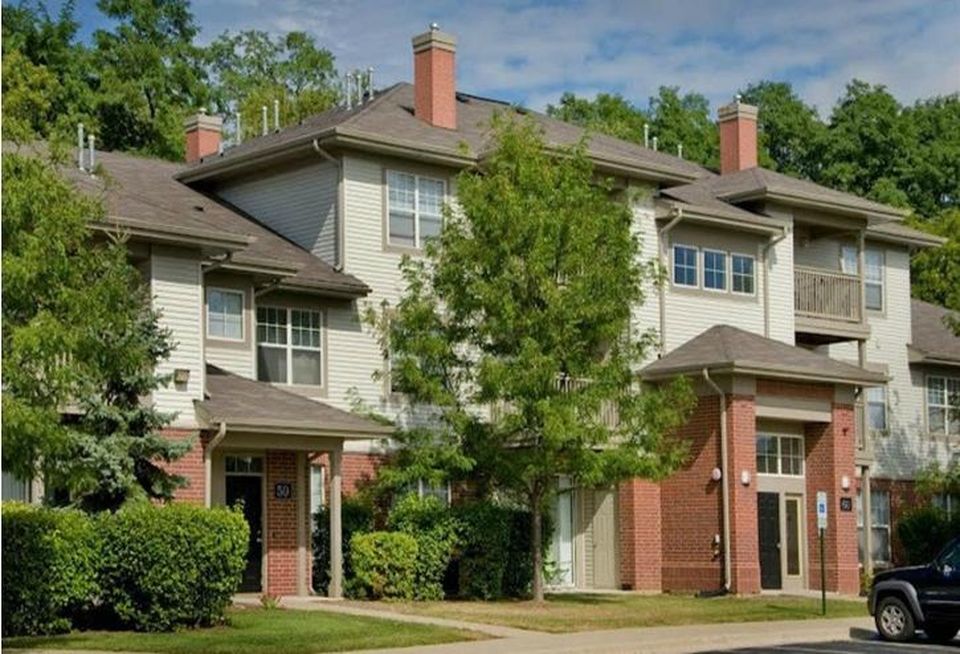 Woodlake Apartments, Gurnee, IL