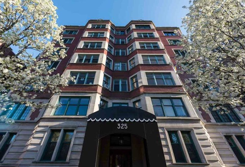 325 West Fullerton Parkway, Chicago