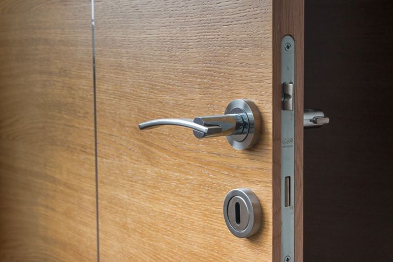 door_open_wooden_the_next_doorway_chrome_opening-668613