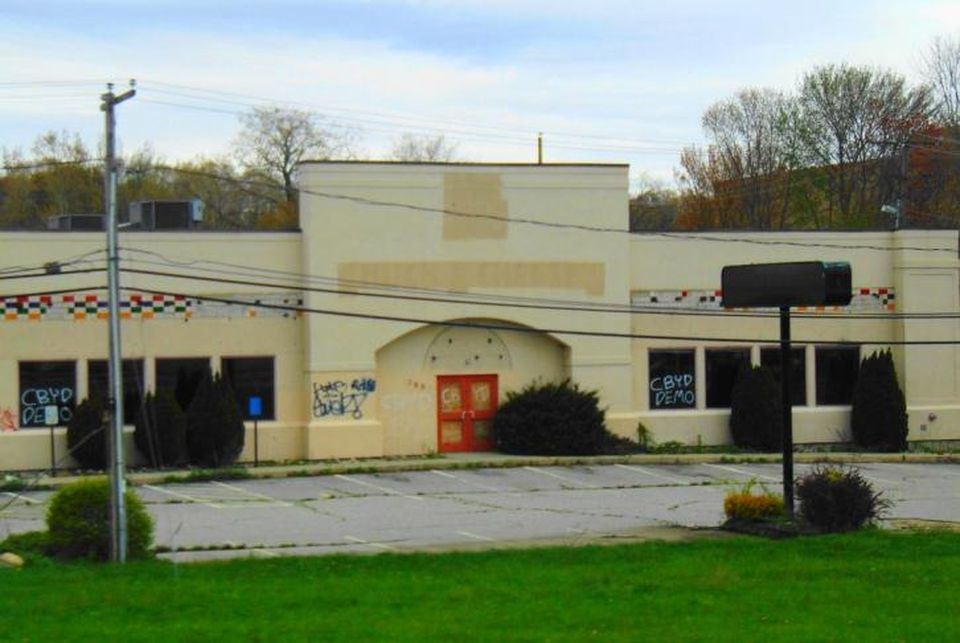 Closed Chuck E Cheese