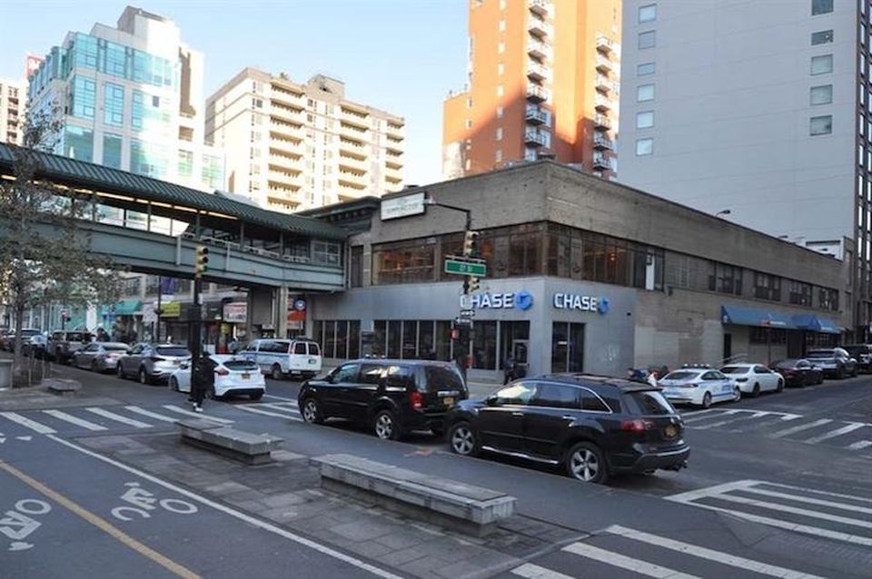 25-01 Queens Plaza North
