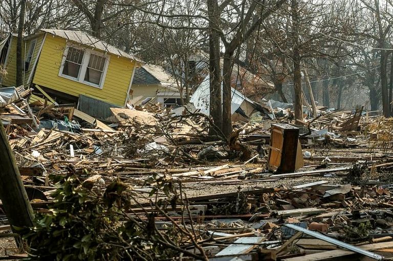 biloxi-damage-houses-hurricane