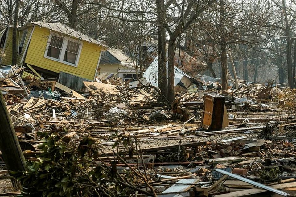 biloxi-damage-houses-hurricane