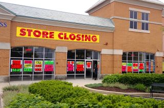 mall woes, store closure, empty storefront, vacant store