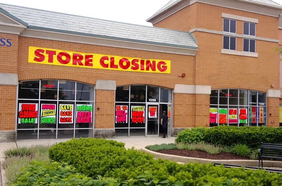 mall woes, store closure, empty storefront, vacant store
