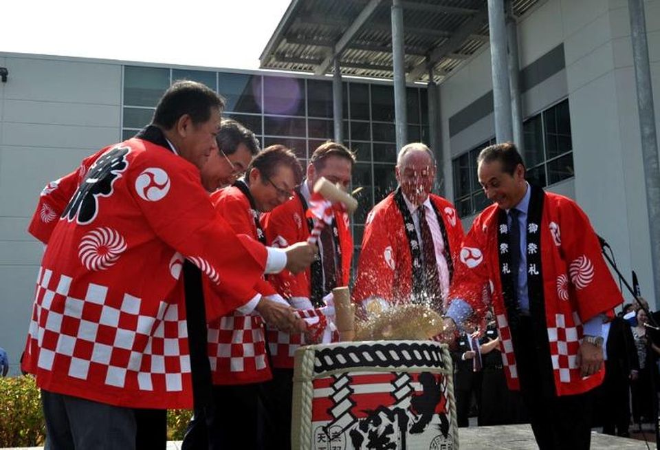 Mitsubishi Corp. Chief Operating Officer Terutora Urano, Mitsubishi Electric Corp. Executive Officer Yoshikazu Miyata, MC MAchinery Systems President/CEO Tomoo Yoshikawa, MC Sales Vice President Bill Isaac, MC Logistics Vice President Lou Clifford and MC Service Vice President Tony Imbrogno