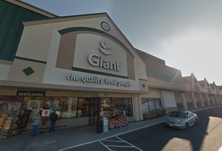 Giant Maple Avenue Shopping Center Vienna