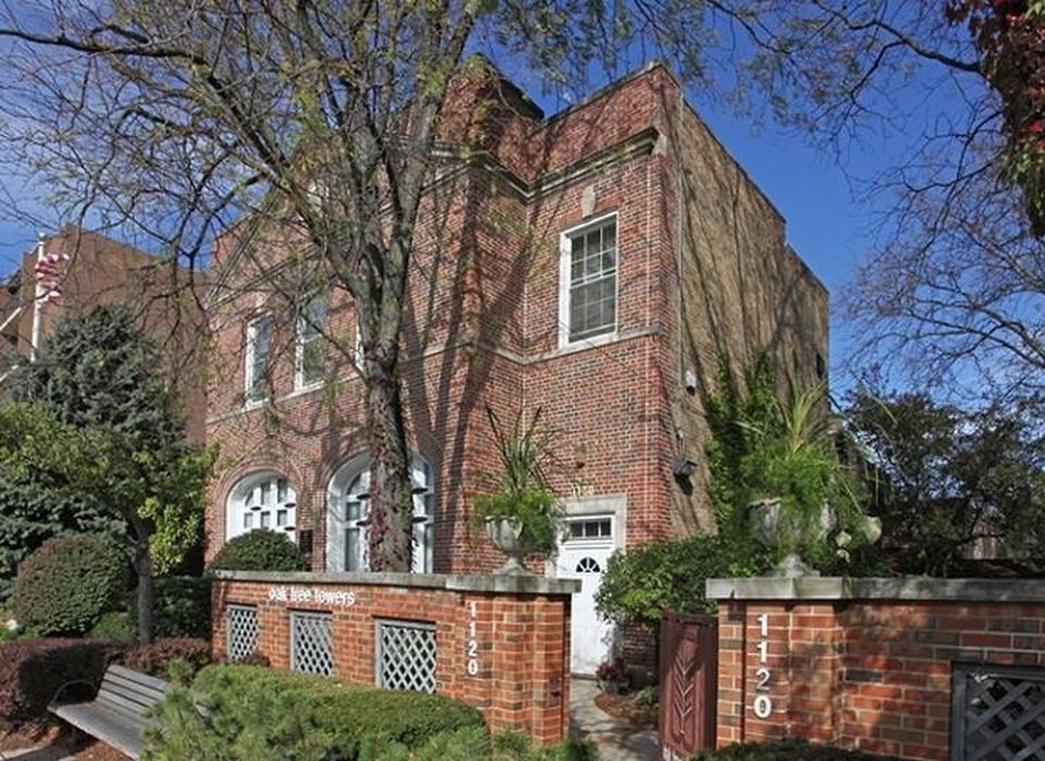 Oak Tree Towers in Downers Grove, IL