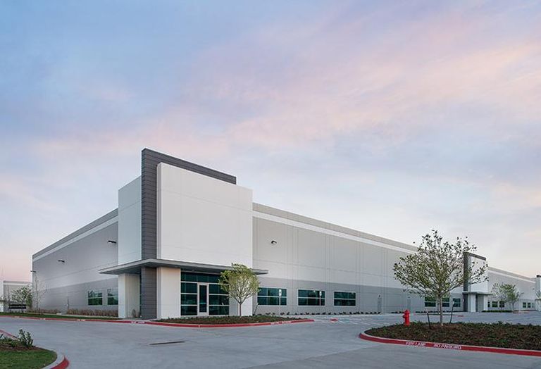 ML Realty Partners leased two tenants at Park West Crossing in Coppell. Metropolitan Hardwood Floors leased space at 435 Southwestern Blvd. Mike McElwee with Avison Young represented Metropolitan. Spring Lighting Group leased space at 551 Southwestern Blvd. Cushman & Wakefield’s Gary Collett and Shannon Johnson represented Spring Lighting. Stream’s Ryan Boozer and Jeremy Kelly represented ML Realty Partners in both deals.
