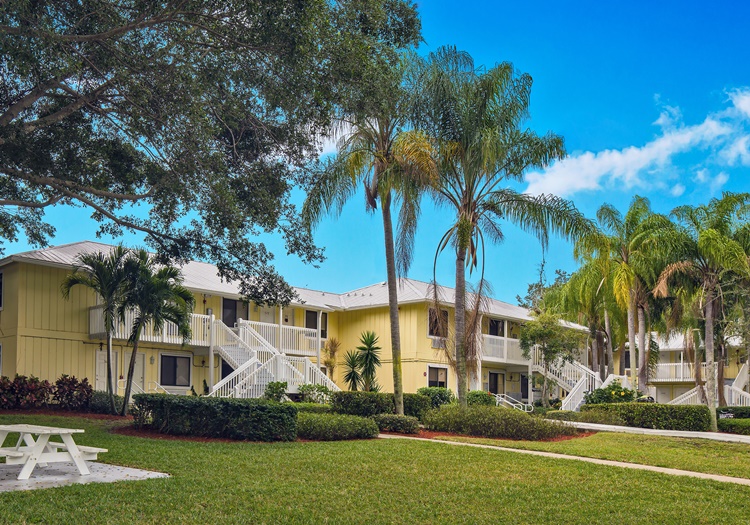 Naples 701 3531 Plantation Way